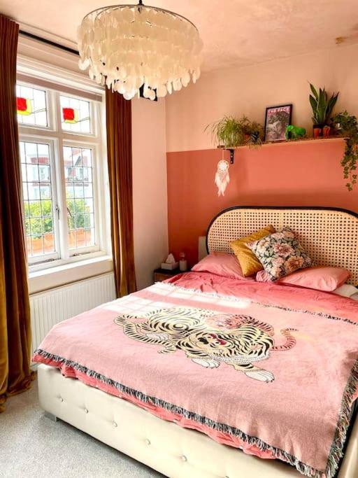 3 Bedroom Spacious Seaside Apartment With Estuary Views Southend-on-Sea Bagian luar foto