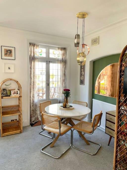 3 Bedroom Spacious Seaside Apartment With Estuary Views Southend-on-Sea Bagian luar foto